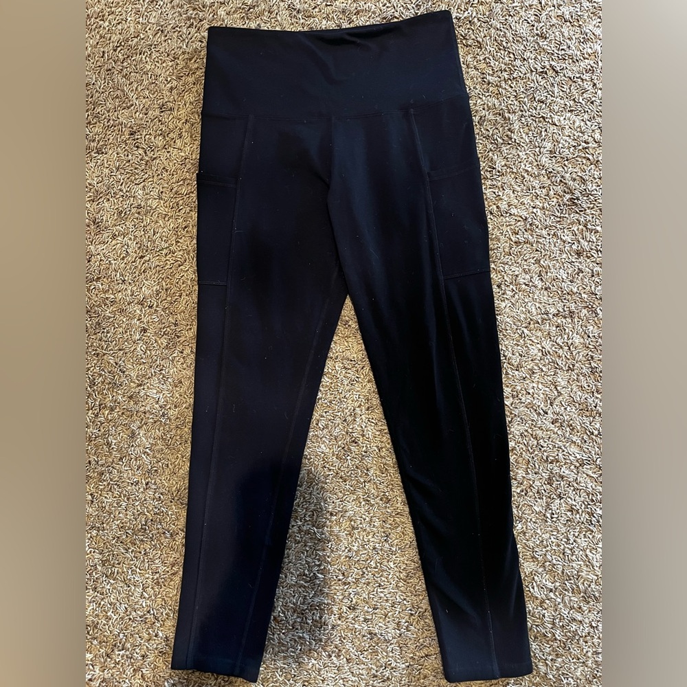 Black leggings with side pockets